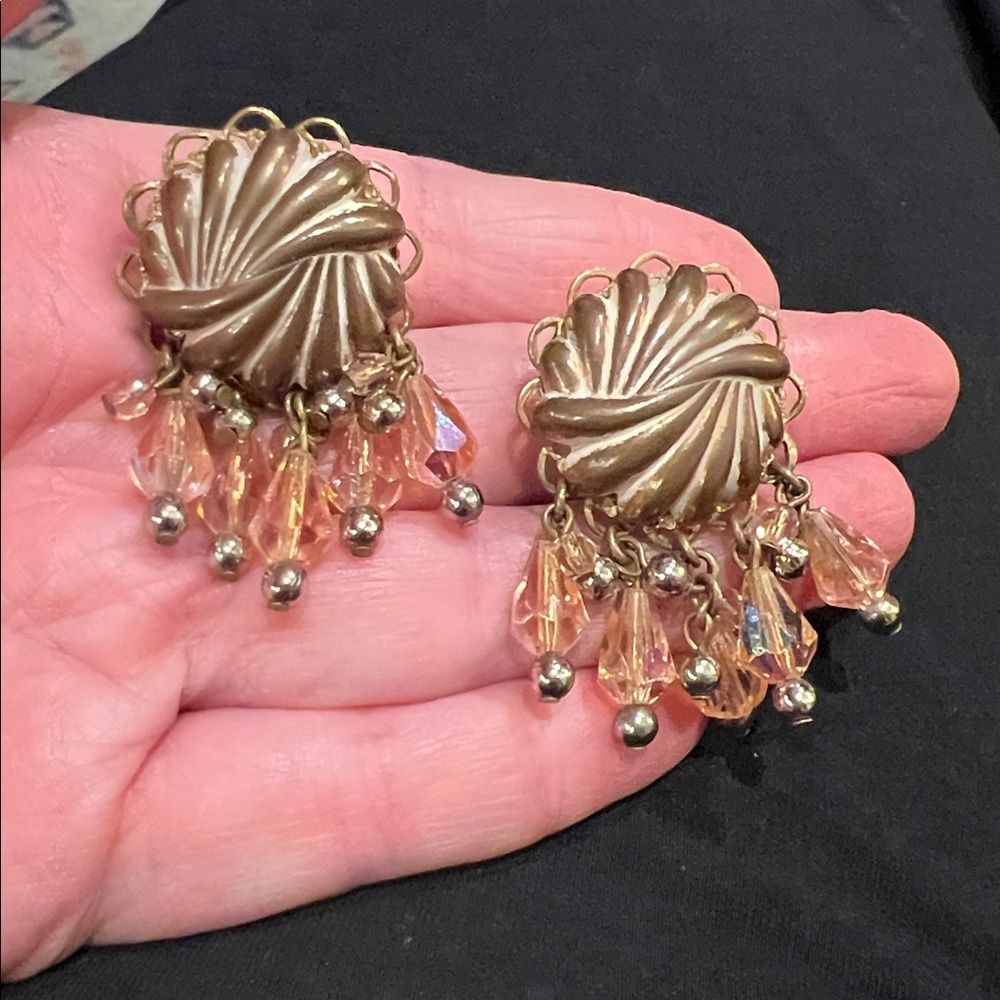 Vtg Clip Earrings 🥰